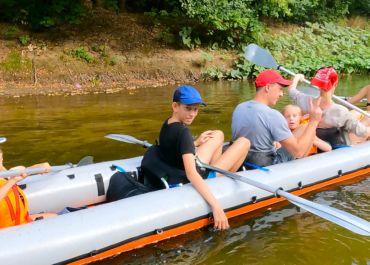 Как разместиться в байдарке семером